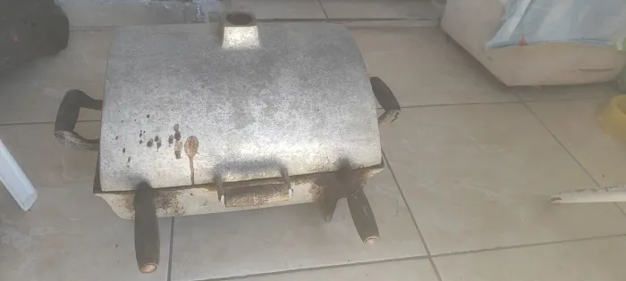 Churrasqueira bafinho (só está sujinha) novissima