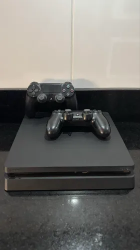 Vendo 2 PS4 + 10 jogos físicos