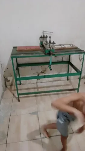 Máquina de vinco fazer caixas