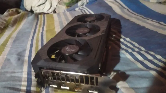 Placa de vidio 5600xt | com defeito | sair rapido pix