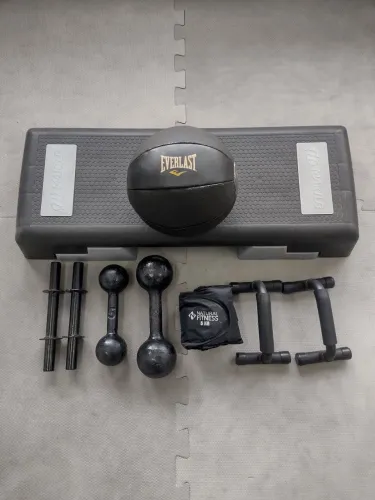 Equipamentos de musculação e exercícios