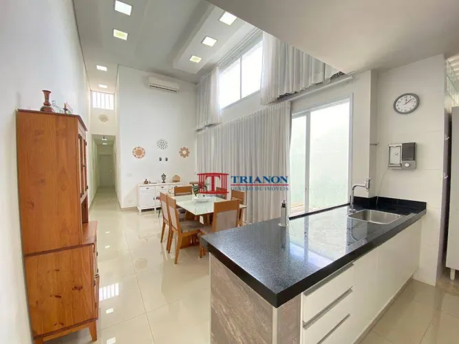 CASA EM CONDOMINIO COM 3 DORMS 1 SUITE QUINTAL COM OFURO
