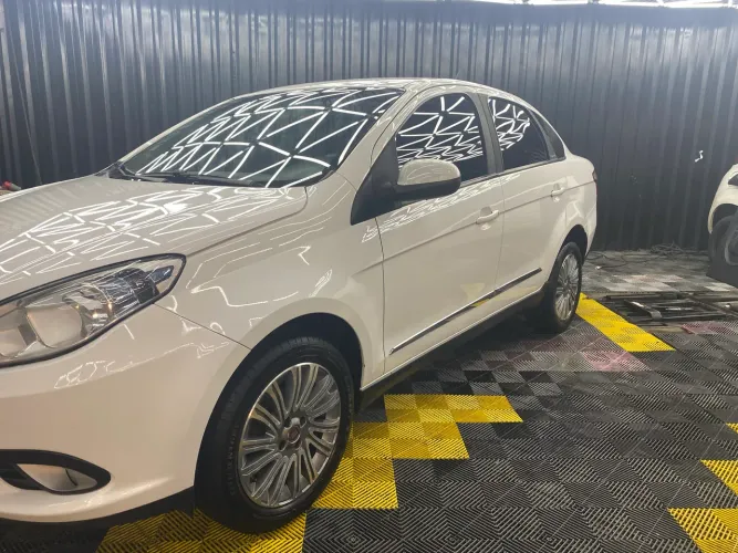 Fiat Grand Siena Essence 1.6 Flex 16V 2015