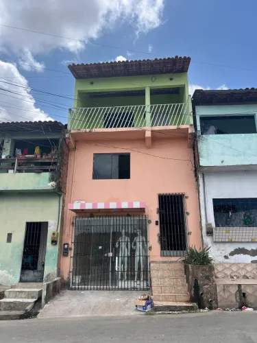 Casa 3 andares na rua Jaú, divineia.
