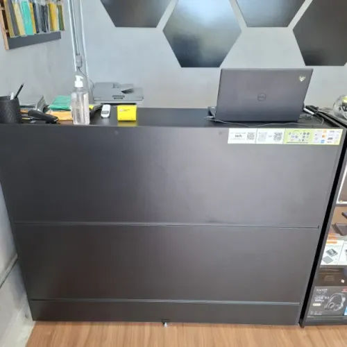 Balcão Loja Preto com Plataforma Retrátil (teclado) e Gaveta Caixa com Chave (6 meses uso)
