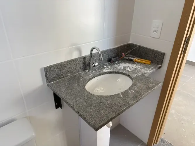 Bancada cinza castelo escovado