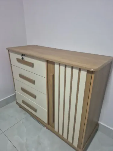 Cômoda semi nova 