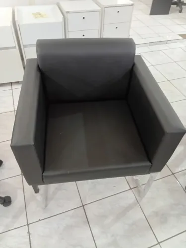 Poltorna preta estofada 