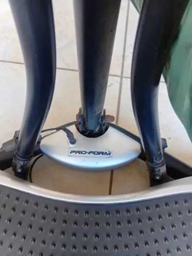  Plataforma Vibratória Vibrofit Com Braços De Apoio Fitness Marca ProForm 