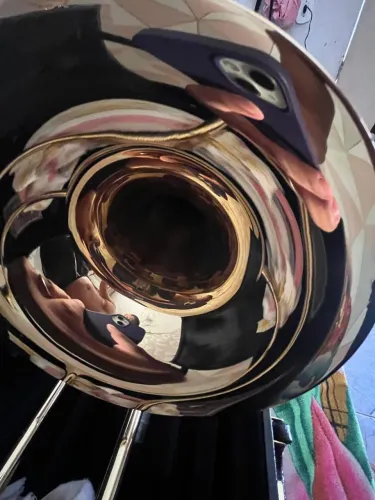 Trombone EAGLE com case em estado de novo
