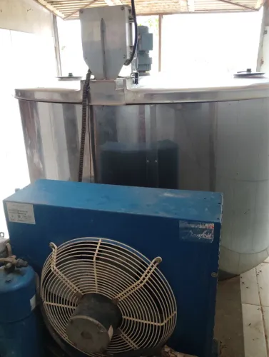 Vendo este resfriador de leite capacidade de 2.000 litros