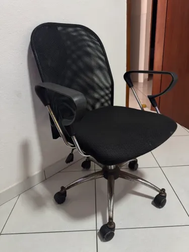 Cadeira de escritório usada