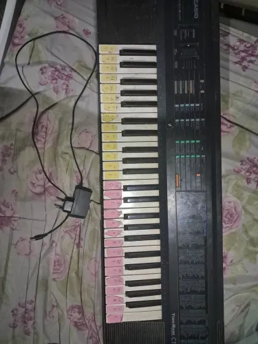 Teclado Casio 210 ritmos usado
