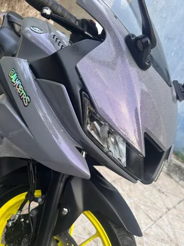 Yamaha R15 personalizada