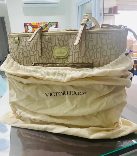 Bolsa da Victor Hugo usada apenas uma vez, praticamente nova.