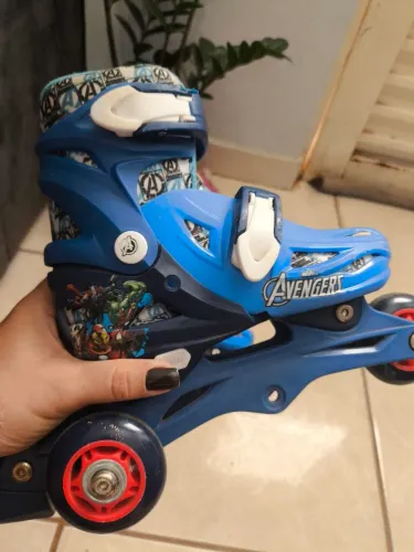 patins inline ajustável 2 em 1 31-34<br>vingadores multikids azul<br>Semi-novo 