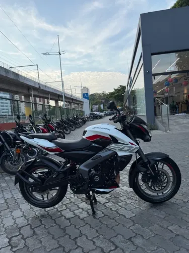 Bajaj Dominar 200 2025