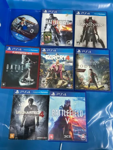 Lote com 8 jogos seminovos de ps4