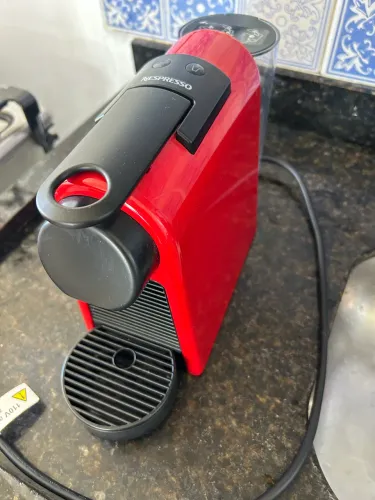 Cafeteira nespresso Essenza Mini R$100,00