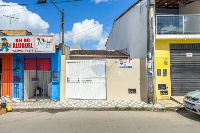 Casa com 3 quartos e garagem ampla no bairro Salgadeira, Santo Antônio de Jesus - BA