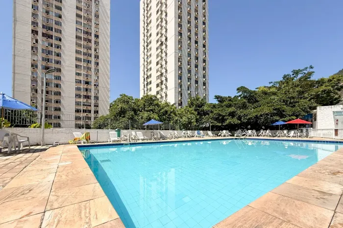 Condomínio Tres Torres em Laranjeiras - Apartamento com 3 quartos com vista para o Cristo 