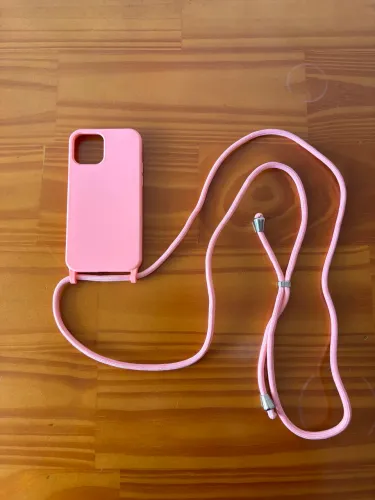 Capinha Rosa com Cordão para iPhone 12 / 12 Pro