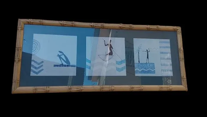 Quadro decorativo com moldura e vidro