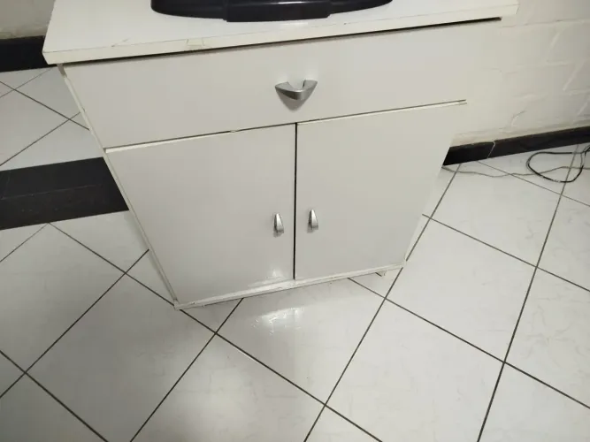 Armário com gaveteiro