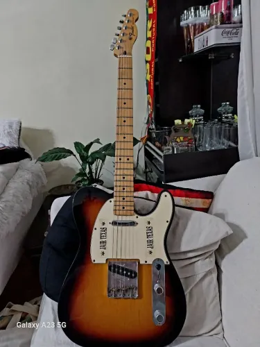 Guitarra fender telecaster com upgrade 