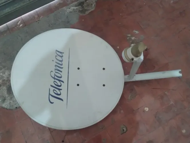 Antena parabólica, Está faltando o suporte que vai na parede