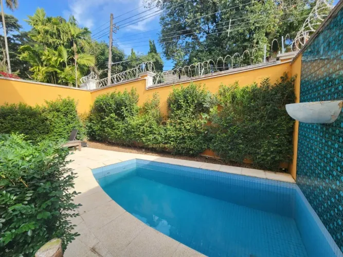 Casa em Condomínio com Piscina e espaço gourmet