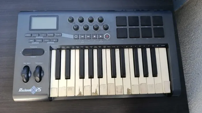 CONTROLADOR MIDI M-AUDIO AXIOM 25