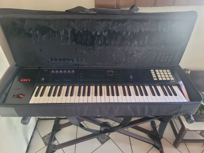 ROLAND FA06 WORKSTATION
