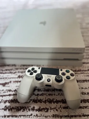 PlayStation 4 Pro Glacier White 1TB - Excelente Estado