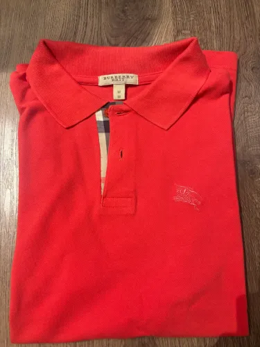 Polo Burberry, tamanho M.