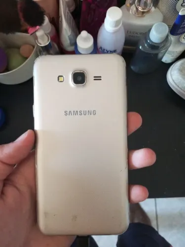 Samsung Galaxy j7 neo