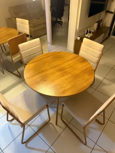 Mesa (sem cadeiras)