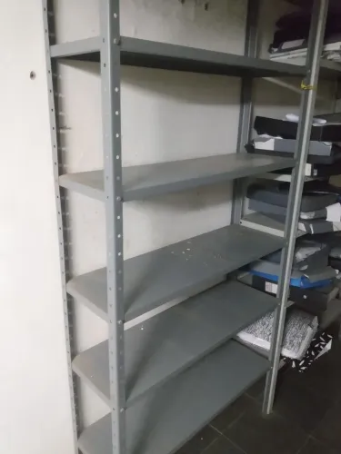 Prateleiras de aço