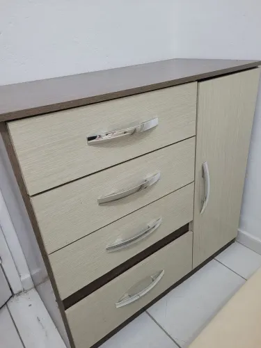 Cômoda  com gavetas