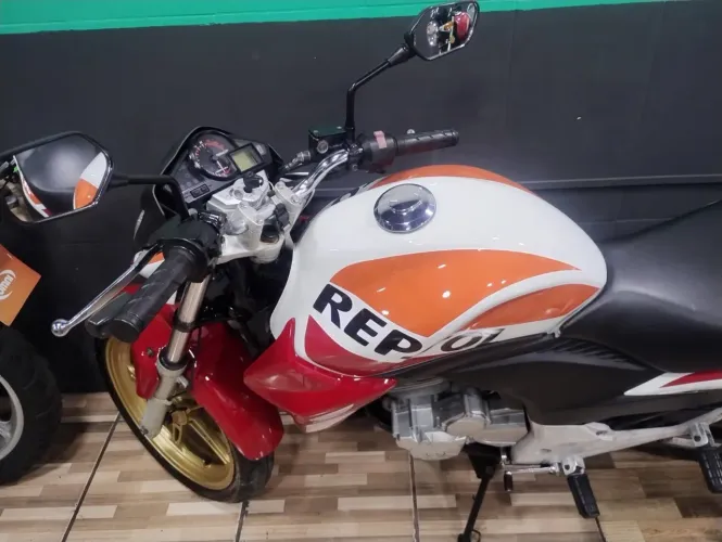 CB 300 R 2015 LINDA MOTO 18 X $ 754, ( CARTÃO DE CRÉDITO ) ENTRADA $ 5.900