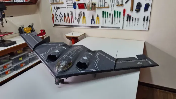 Aeromodelo B-2 Spirit EDF com 1,6m