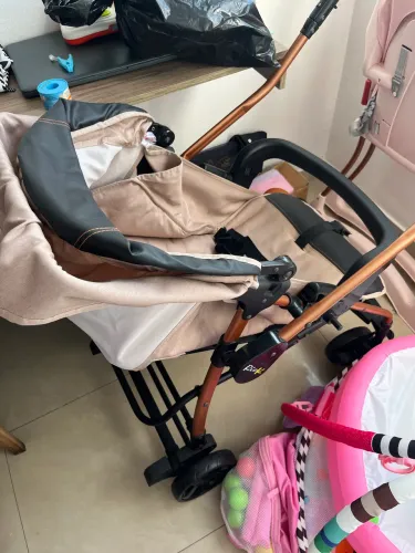 Vendo carrinho de bebê + bebê conforto