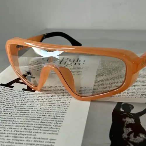 Óculos de sol laranja