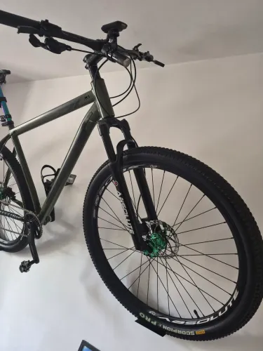 Bicicleta first 21 / shimano deore