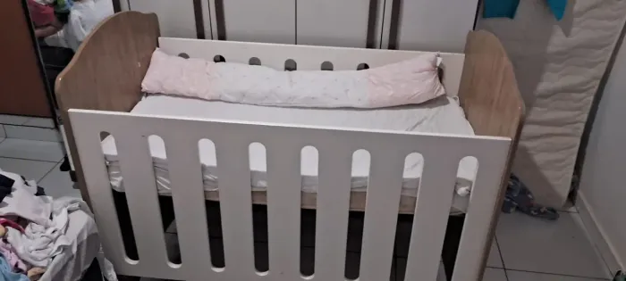 Berço que vira cama