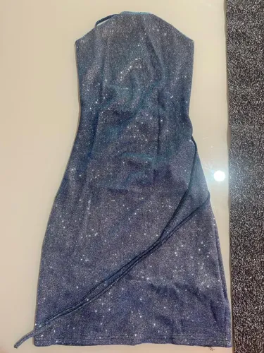 Vestido azul com brilho - Costa nua trançada