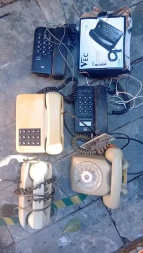 Lote De Telefones Antigos E Vintage (modelos De Disco) + Aparelhos Com Fio