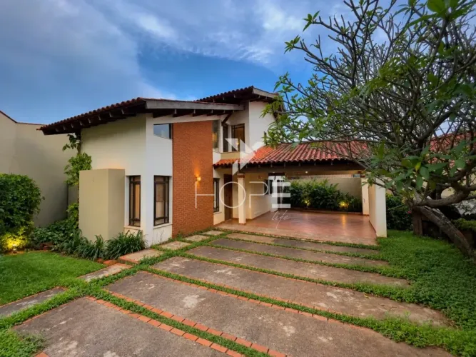 Sobrado à Venda com Piscina 301m² 3 Quartos (1 Suíte) Tucano Zona Sul Londrin