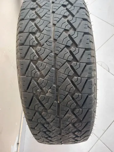 Vendo 2 pneus seminovos