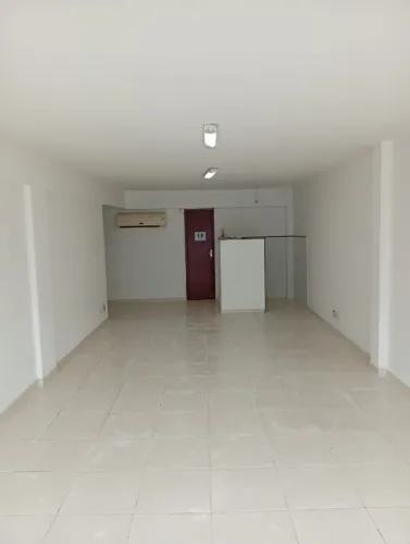 ? SALA COMERCIAL PARA LOCAÇÃO - LOCALIZAÇÃO PRIVILEGIADA NO CENTRO DE ARARUAMA!